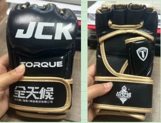 Mănuși de box MMA